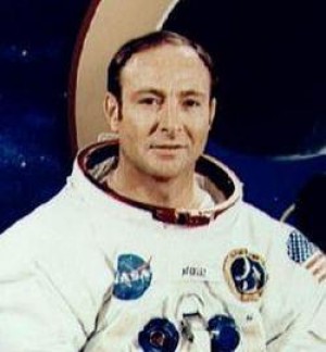 El astronauta Edgar Mitchell asegura que ya ha habido contacto con extraterrestres