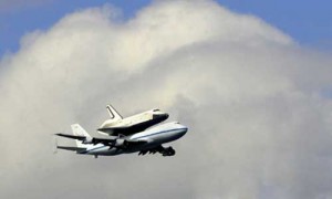 El transbordador espacial estadounidense Enterprise se prepara para debutar en público