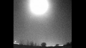 Una bola de fuego cruza el cielo de Madrid y convierte la noche en día