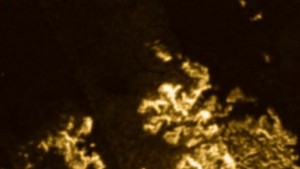 Descubren una Isla Mágica que Aparece y Desaparece en Titán