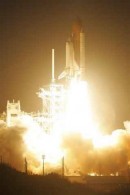 Controlan peligroso desecho espacial mientras el Discovery va rumbo a la ISS