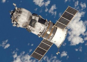 Nave rusa viaja hacia la ISS con alimentos y agua 