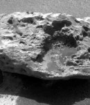 Un vehículo explorador de la NASA descubre un meteorito en Marte