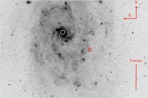 Agujero Negro Supermasivo Alejándose a Gran Velocidad del Centro de su Galaxia